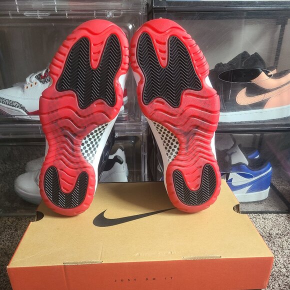 Jordan 11 Breds - Picture 1 of 5